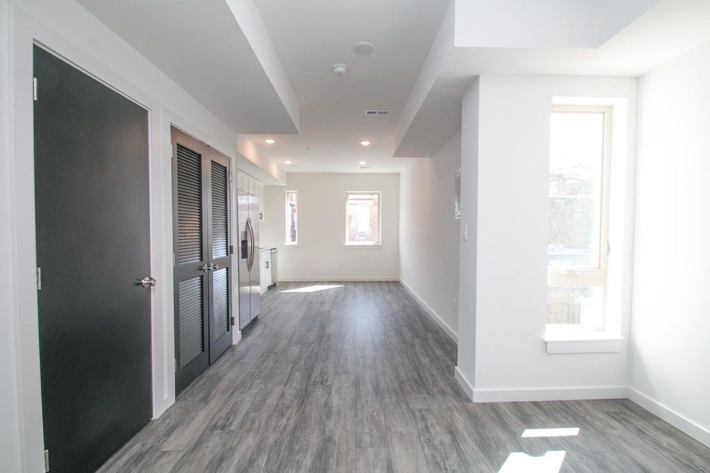 39 N Farson St - Photo 2 of 9