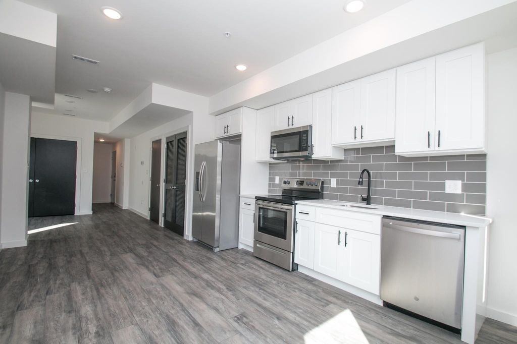 39 N Farson St - Photo 3 of 9