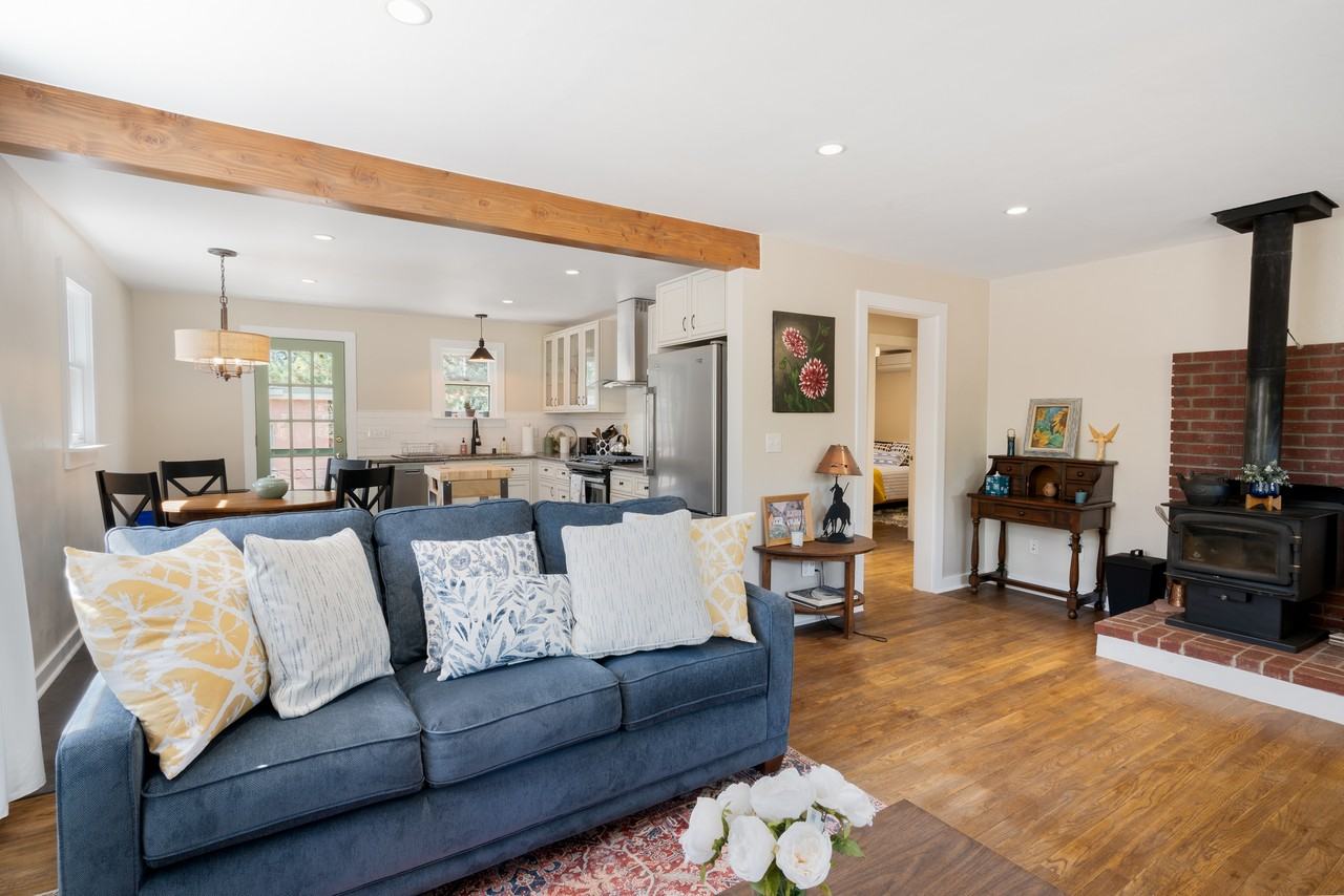 512 Garcia St - Photo 2 of 9