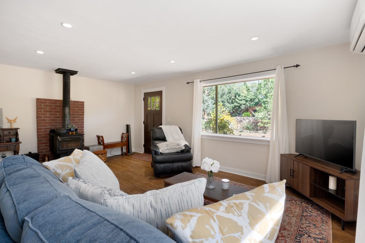 512 Garcia St - Photo 3 of 9