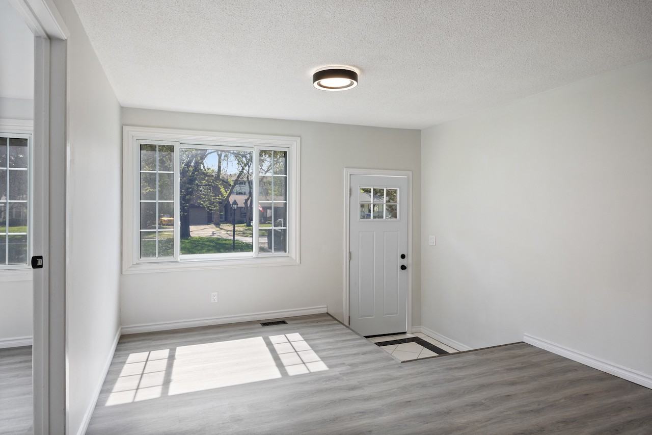 1770 Westminster Ave - Photo 3 of 20