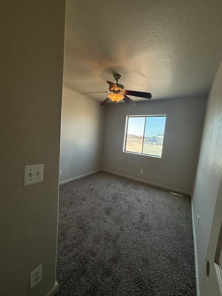 8212 W Magnum Dr - Photo 2 of 3