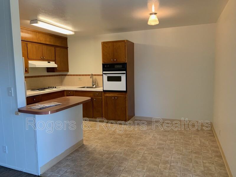 3520 Brookdale Dr - Photo 3 of 7