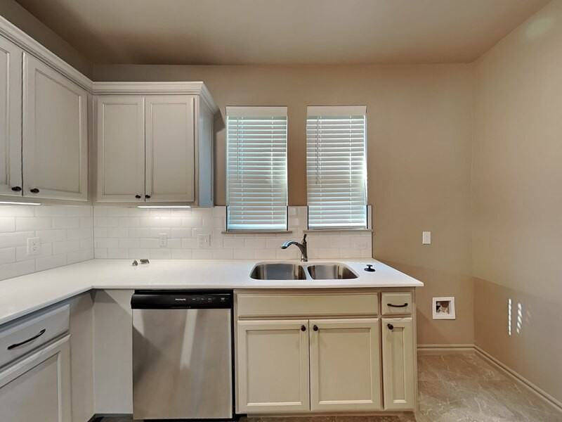 509 N Main St - Photo 5 of 20