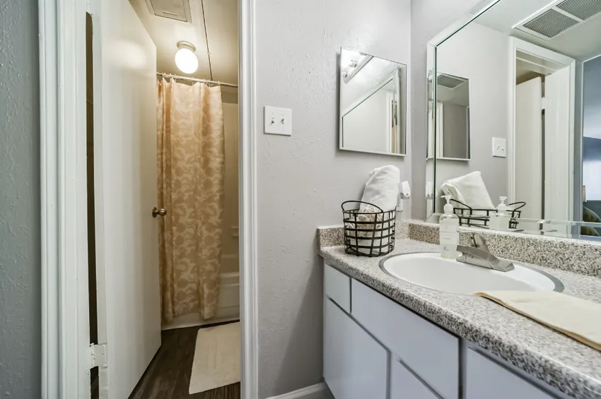 Bella Vida Apartments - Photo 6 of 21