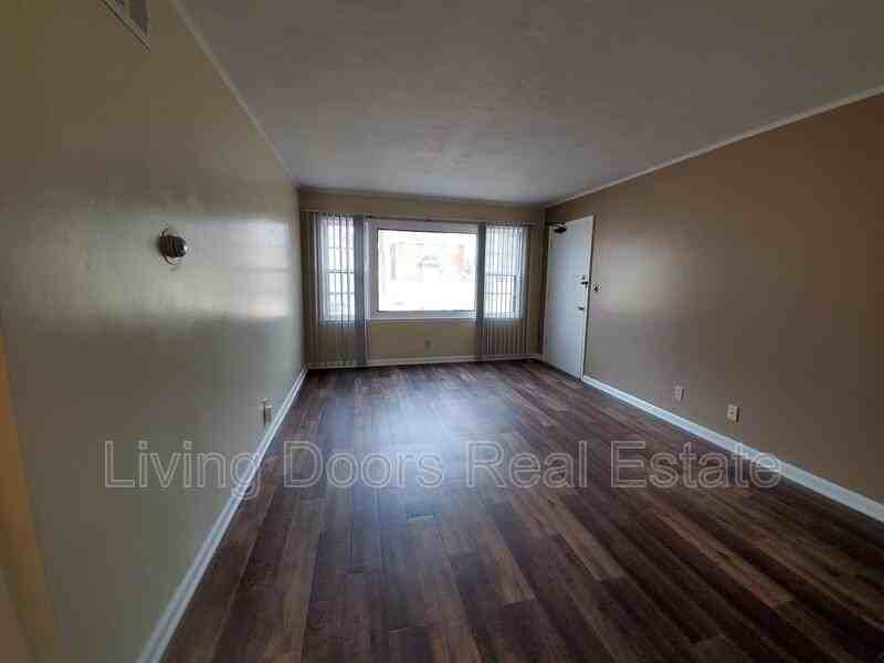 305 S 47th St - Photo 2 of 10