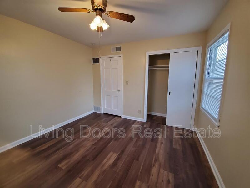 305 S 47th St - Photo 6 of 10