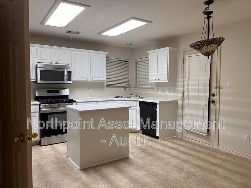 3851 Willie Mays Ln - Photo 2 of 23