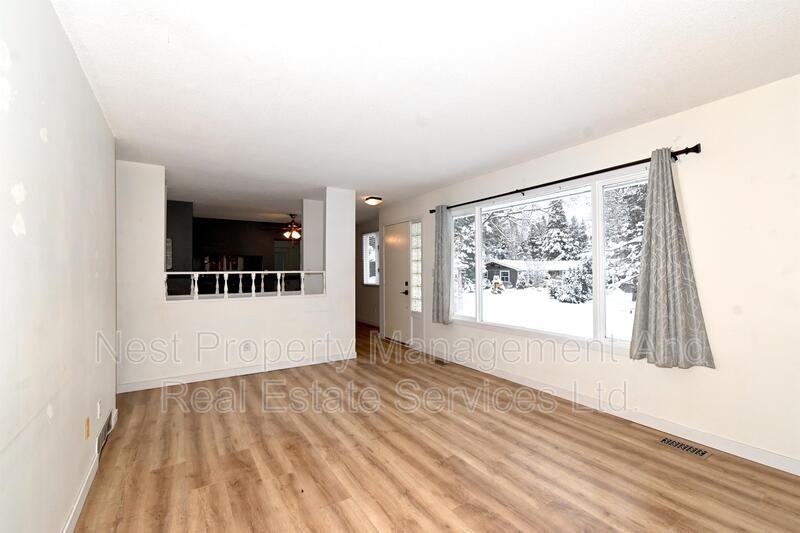 2943 Langley Cres - Photo 2 of 29