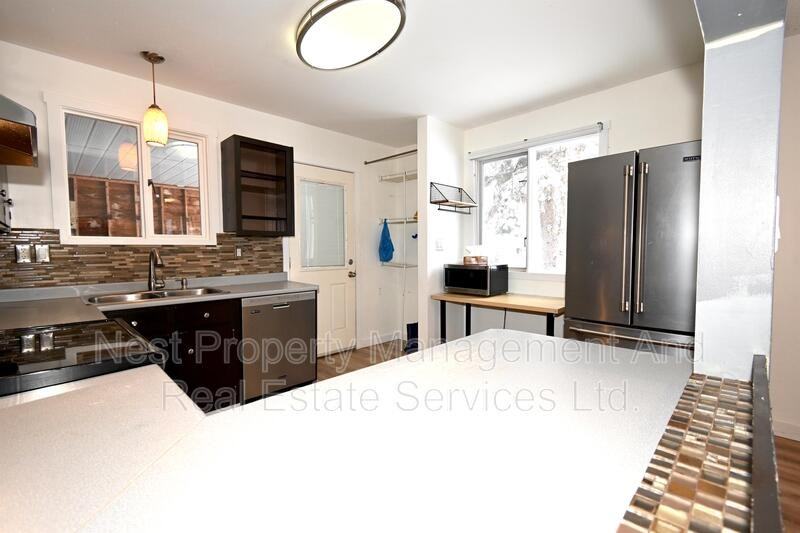 2943 Langley Cres - Photo 6 of 29