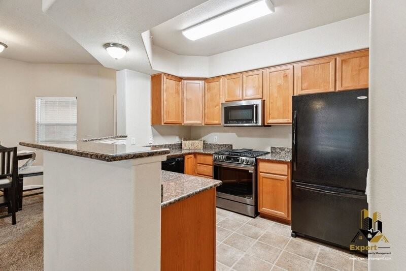 900 Moon Cir #922 - Photo 2 of 28