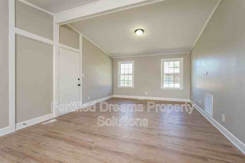 509 Saunders Pl #B - Photo 2 of 13