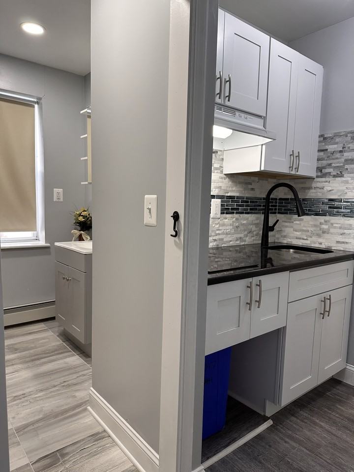 2047 S 19th St #2B - Photo 3 of 11