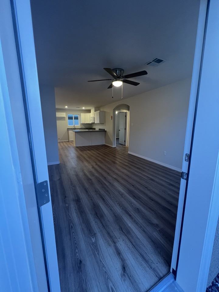 1852 S 1st Ave #NA - Photo 2 of 8