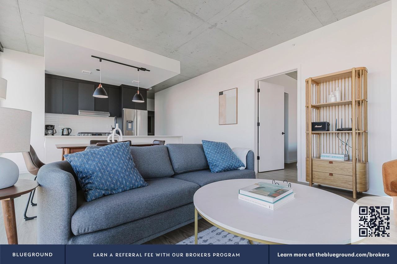 225 North Elizabeth Street - Photo 5 of 50