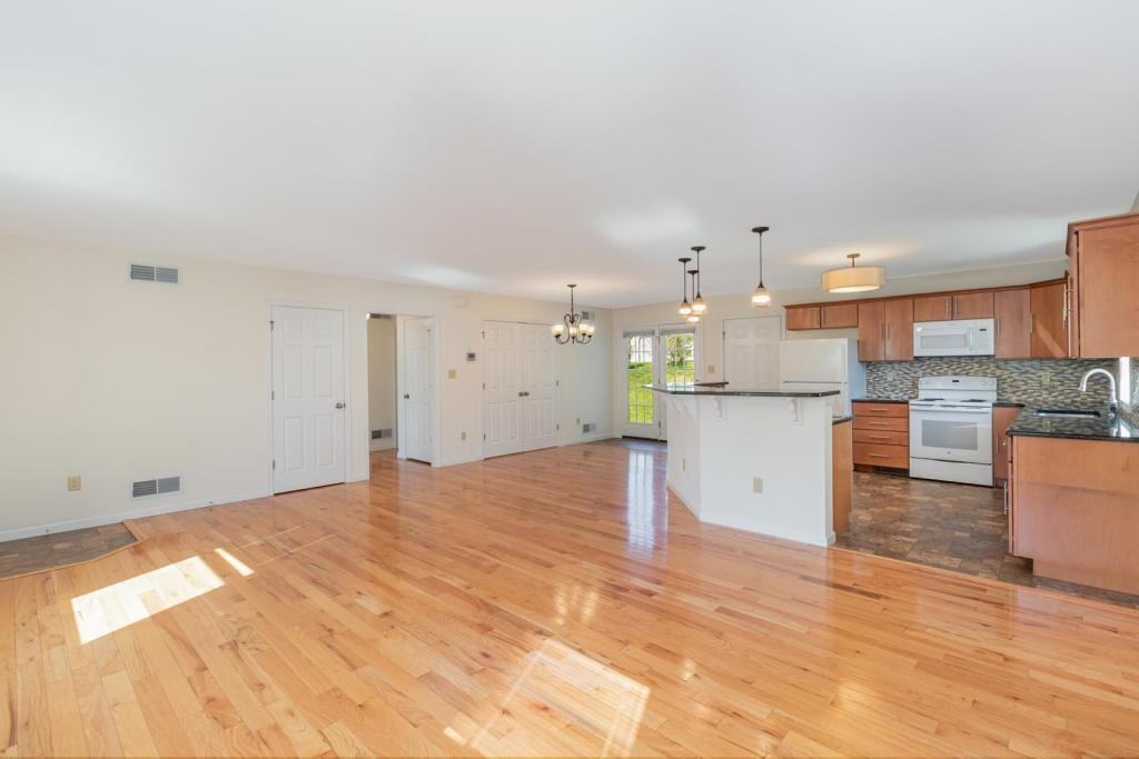 927 E Lisburn Rd - Photo 6 of 25