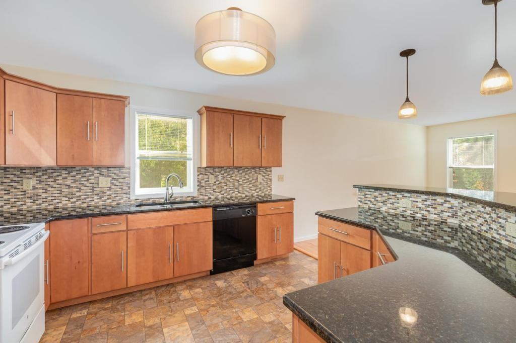 927 E Lisburn Rd - Photo 7 of 25