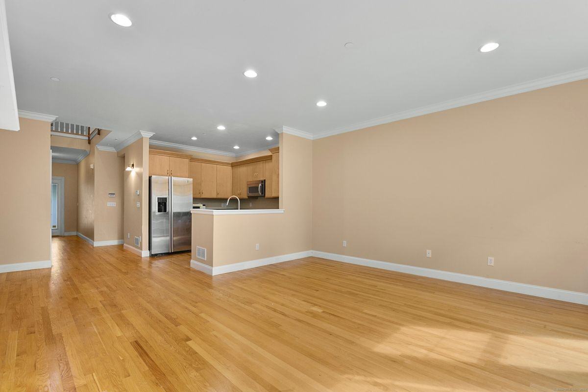 1417 Farmington Ave - Photo 2 of 22