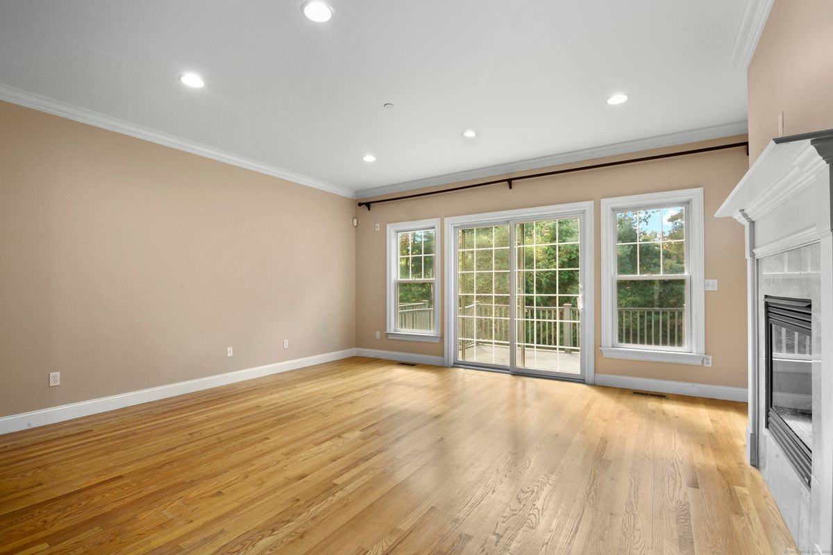1417 Farmington Ave - Photo 3 of 22