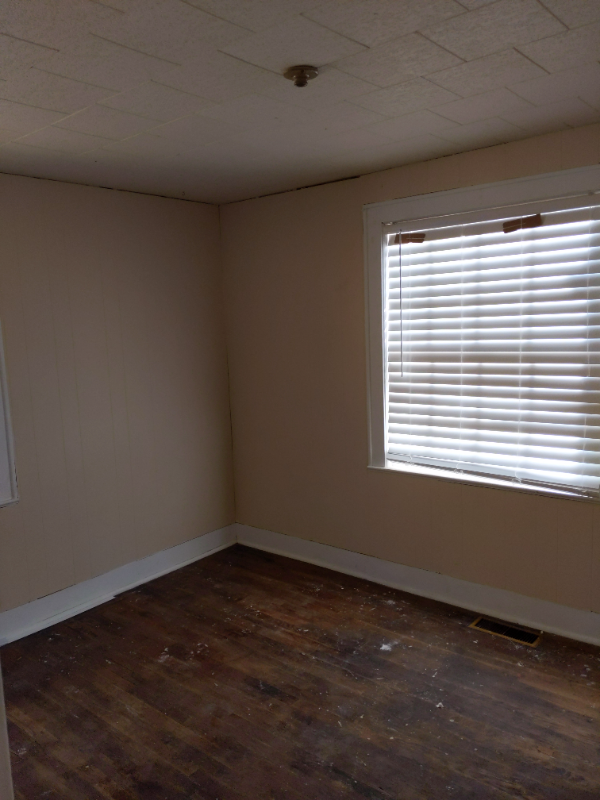 217 Staley St - Photo 2 of 3