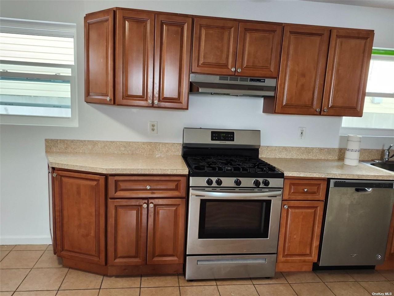 524 W Fulton St - Photo 2 of 13