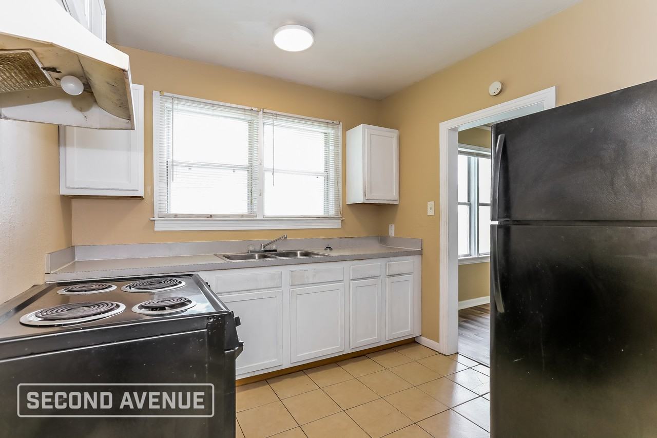 7048 Alpine St - Photo 5 of 26