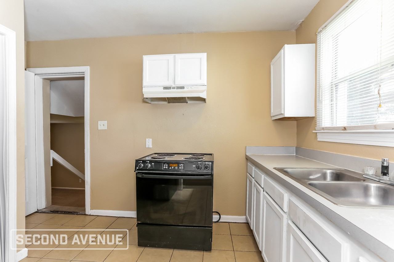 7048 Alpine St - Photo 6 of 26