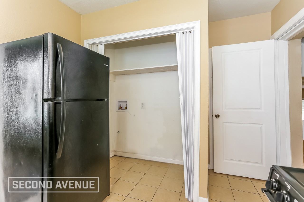 7048 Alpine St - Photo 7 of 26