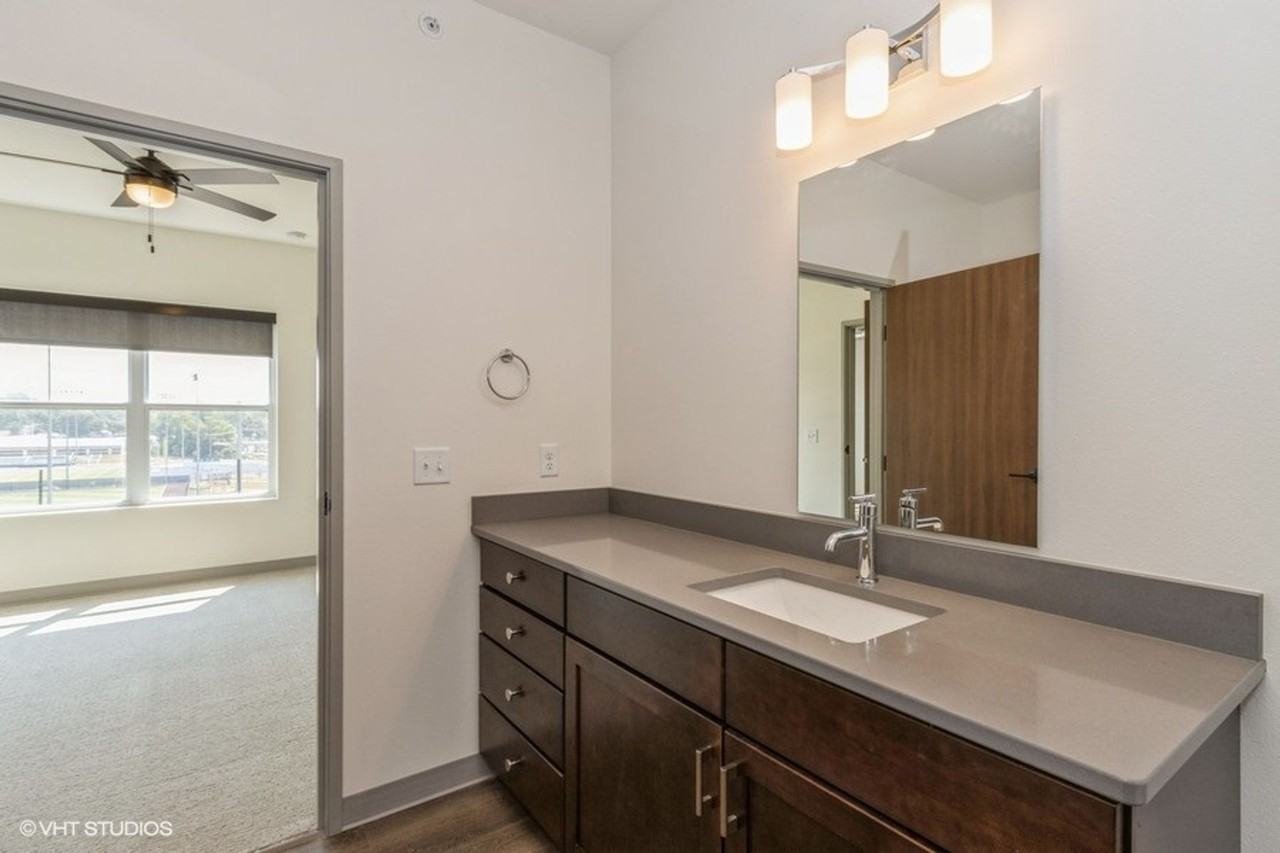 The Leo at the Hub Apartments - Photo 6 of 33