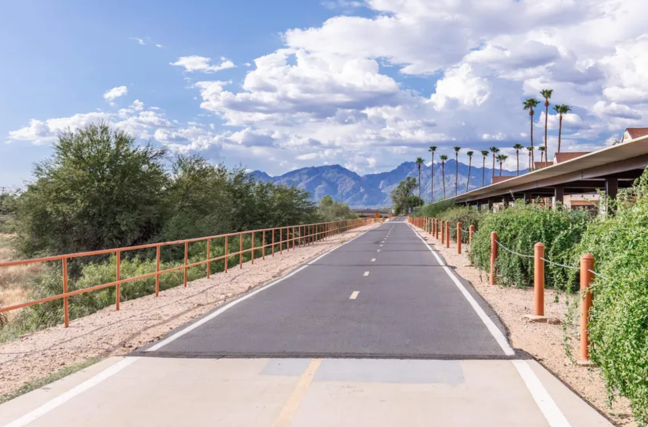 Broadway Proper Apartment ** One Month Free**W/D Included - Photo 5 of 43