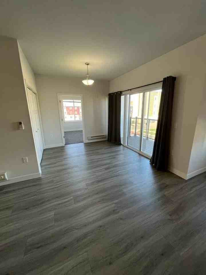 Cottage Grove Commons: 1300 N Windsor - Photo 6 of 16