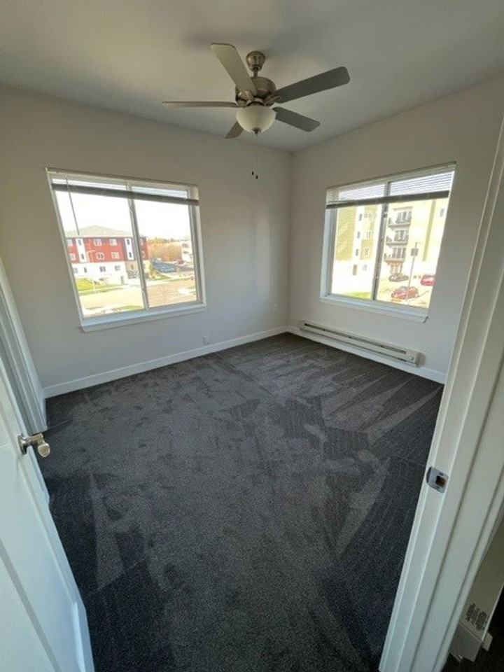 Cottage Grove Commons: 1300 N Windsor - Photo 7 of 16