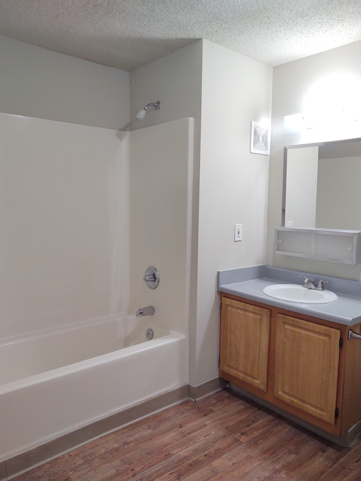 Valley Railroad Apartments - Photo 4 of 23
