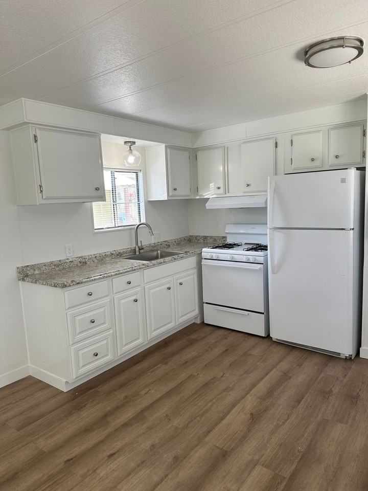 11 Baker Street - Photo 5 of 12