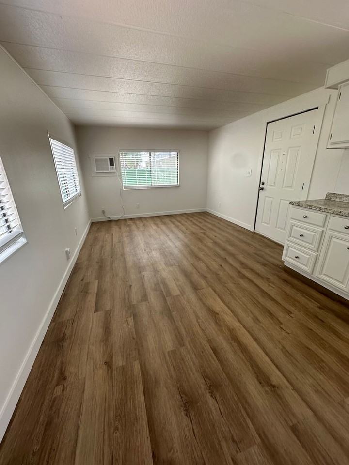 11 Baker Street - Photo 6 of 12