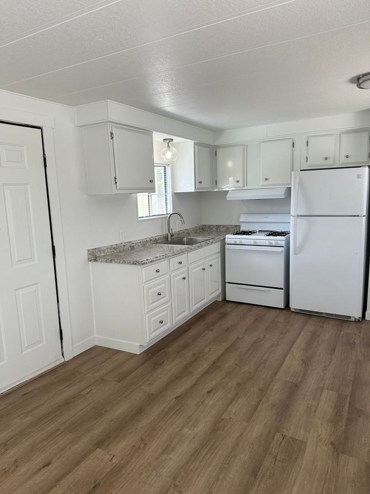 11 Baker Street - Photo 7 of 12