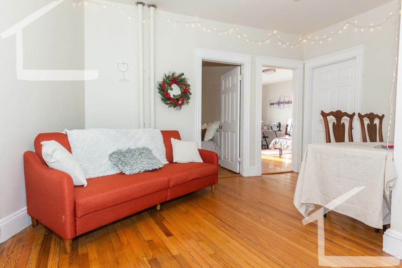 368 Chestnut Hill Ave - Photo 4 of 9