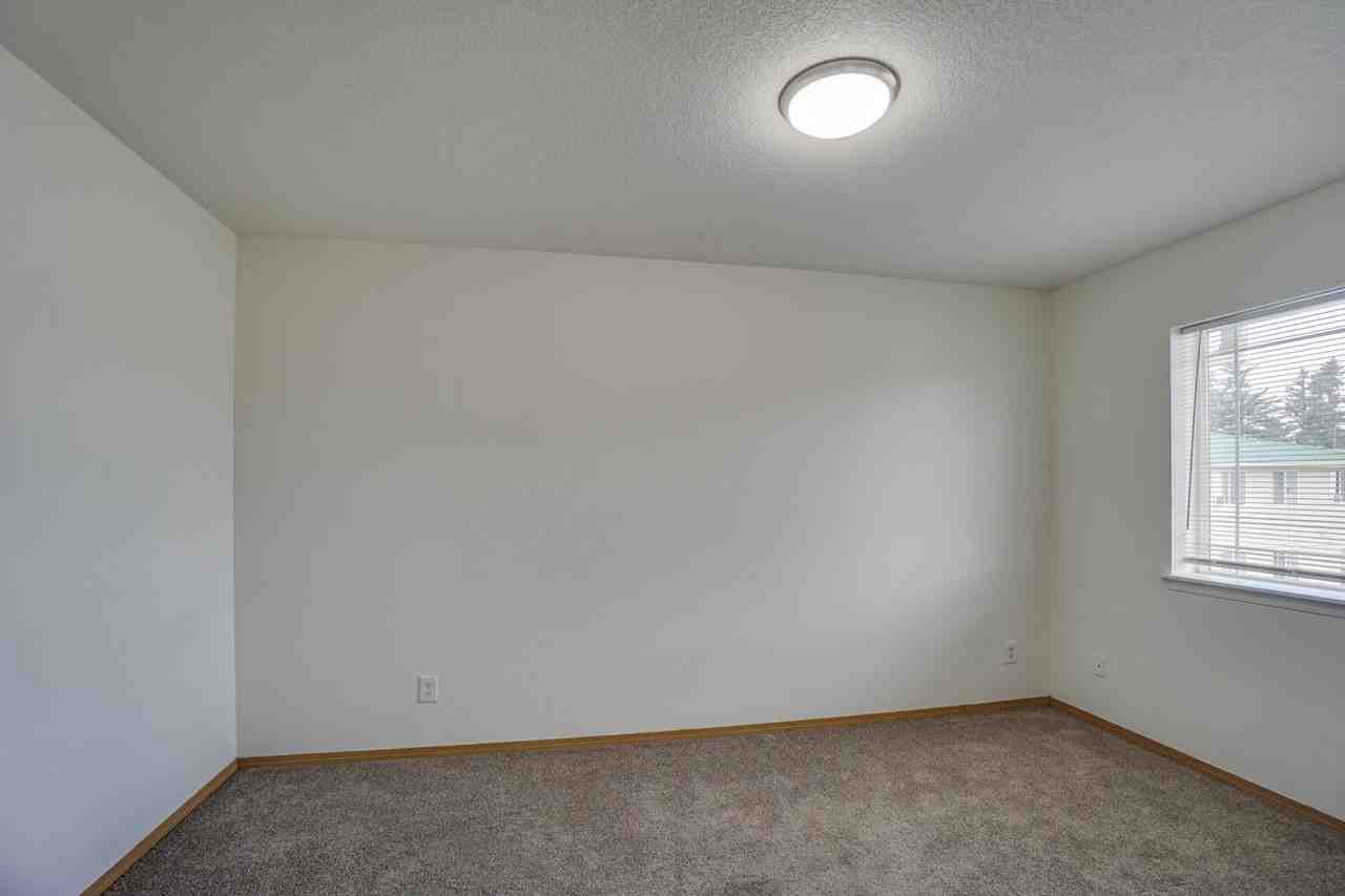 1901-1943 SE 122nd Avenue - Photo 3 of 50