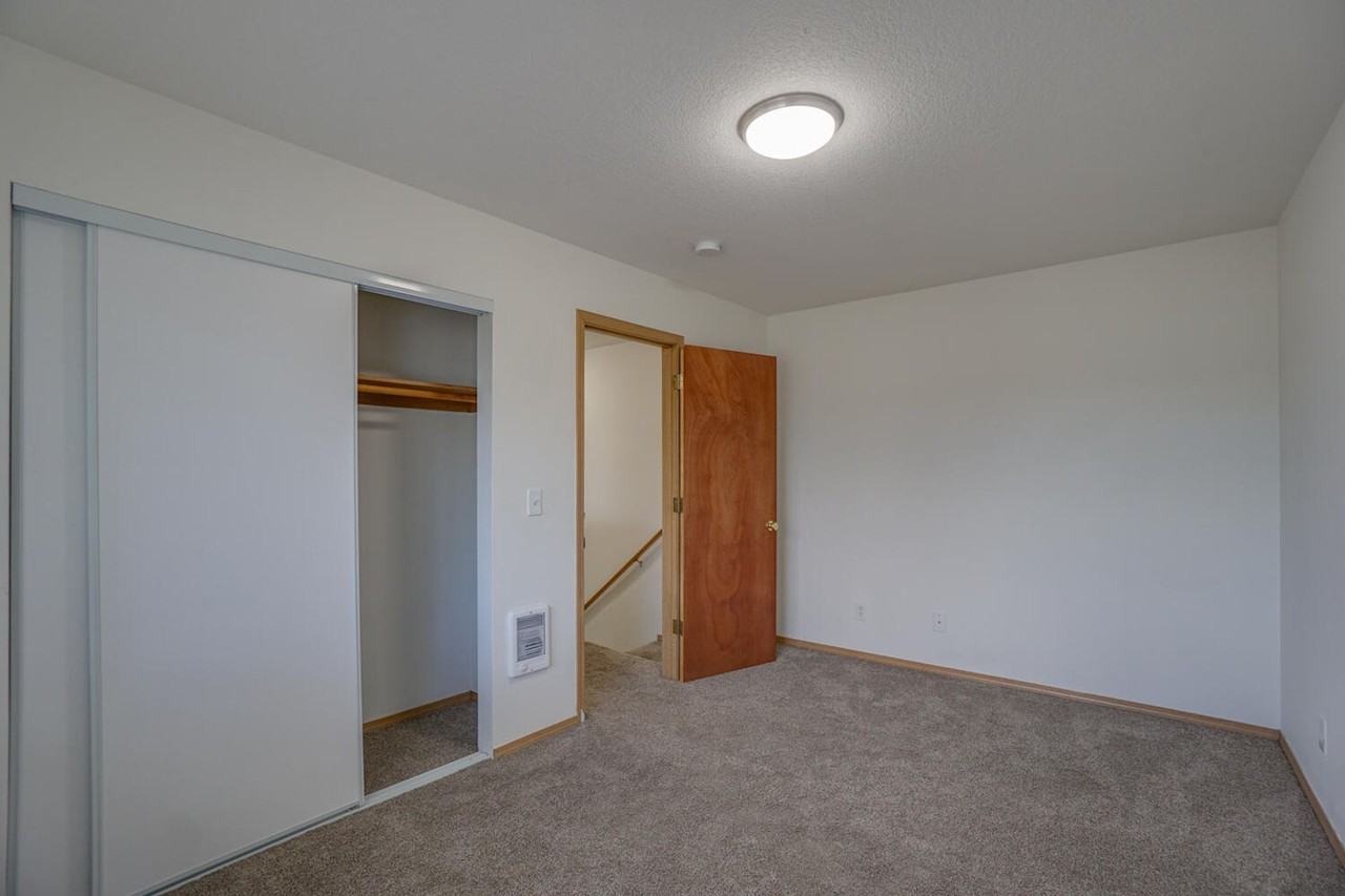 1901-1943 SE 122nd Avenue - Photo 4 of 50