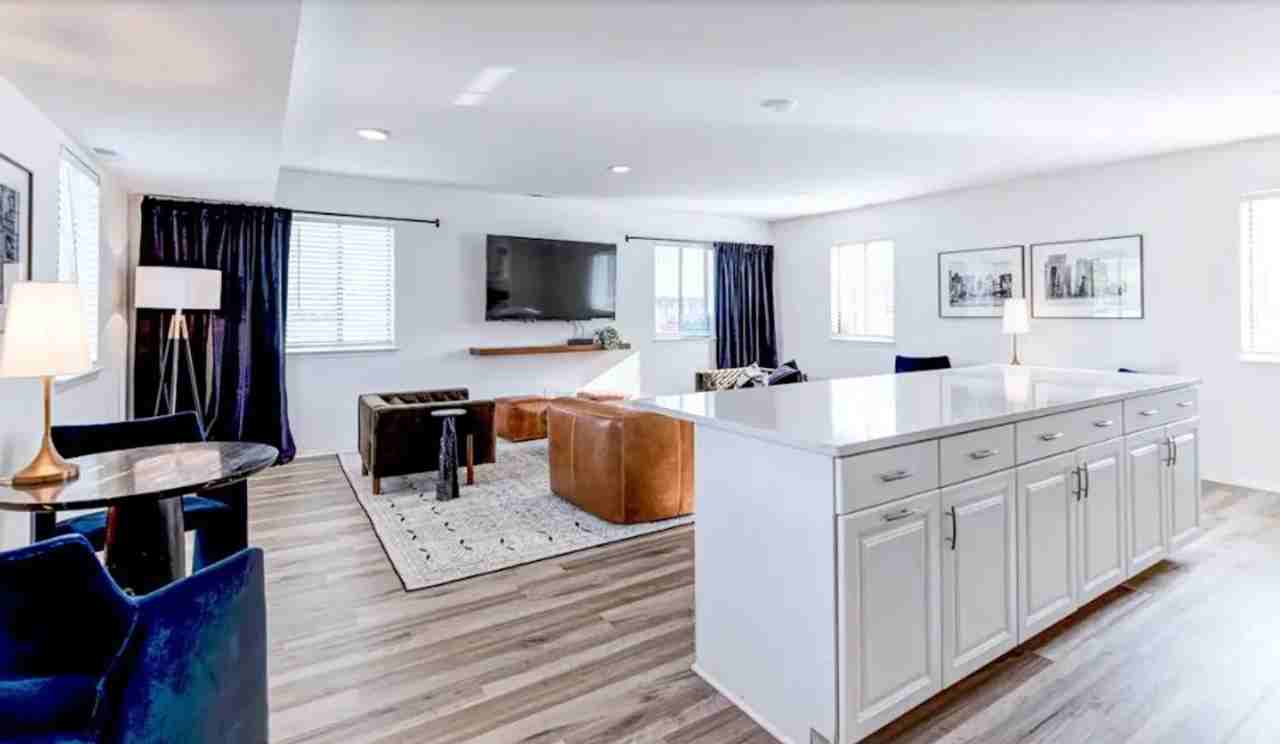 14236 Park St - Photo 2 of 28