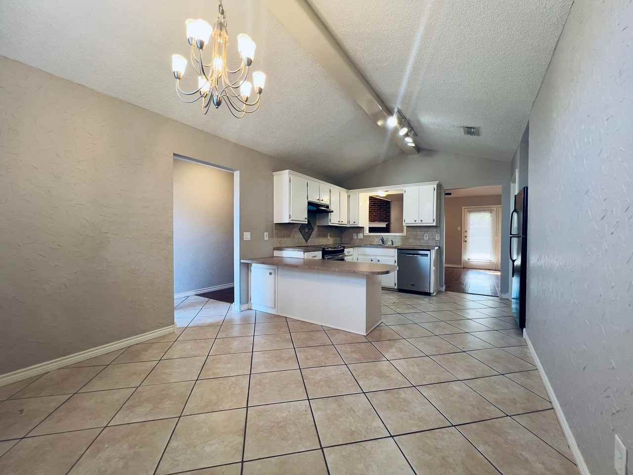 6904 Genoa Ave - Photo 3 of 20