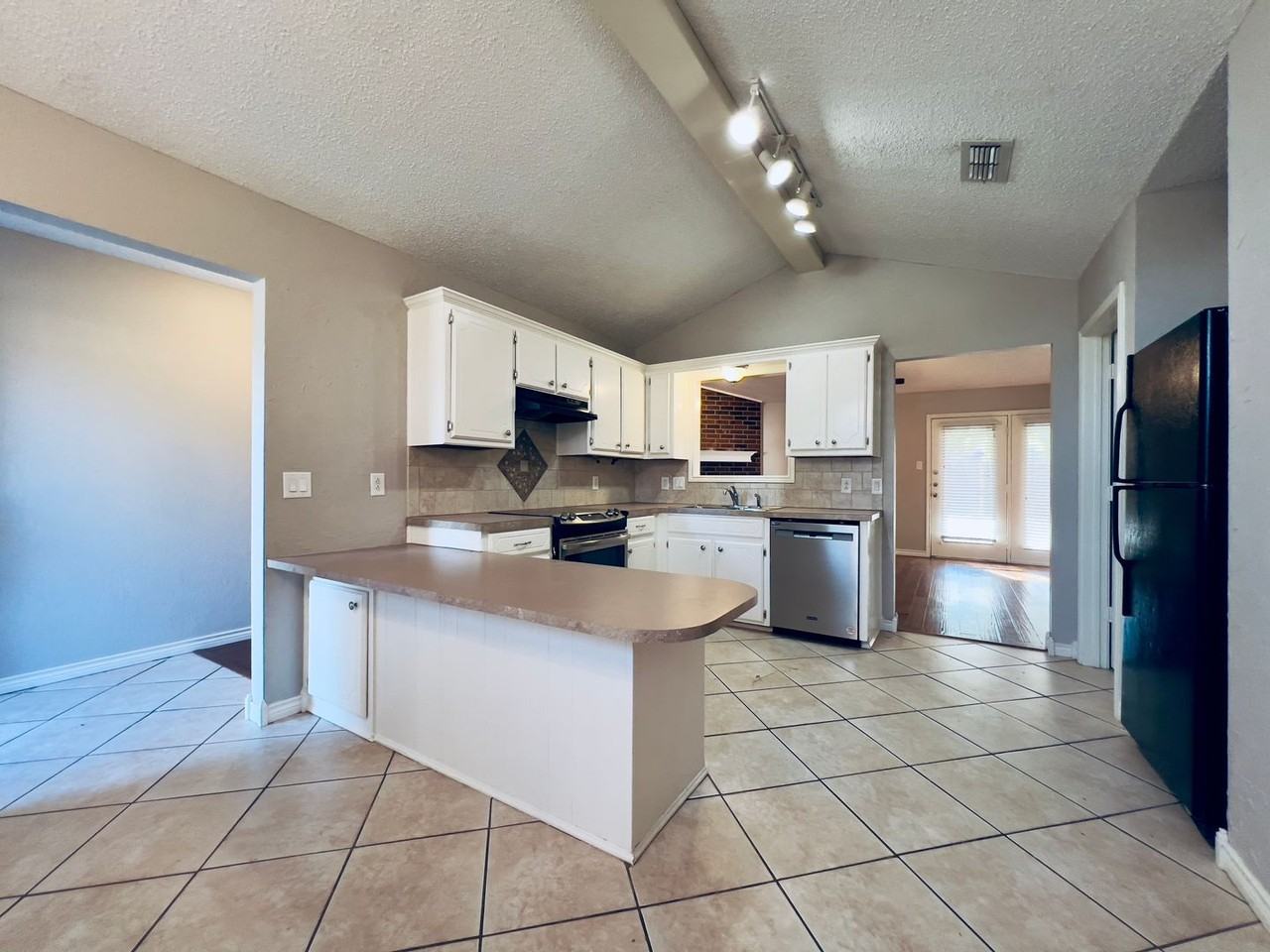 6904 Genoa Ave - Photo 5 of 20