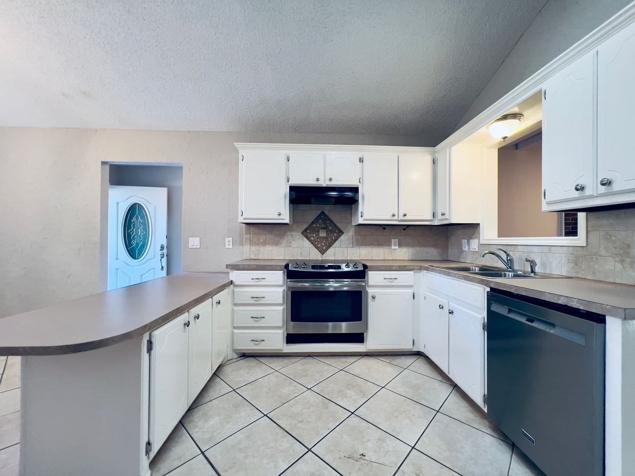 6904 Genoa Ave - Photo 6 of 20