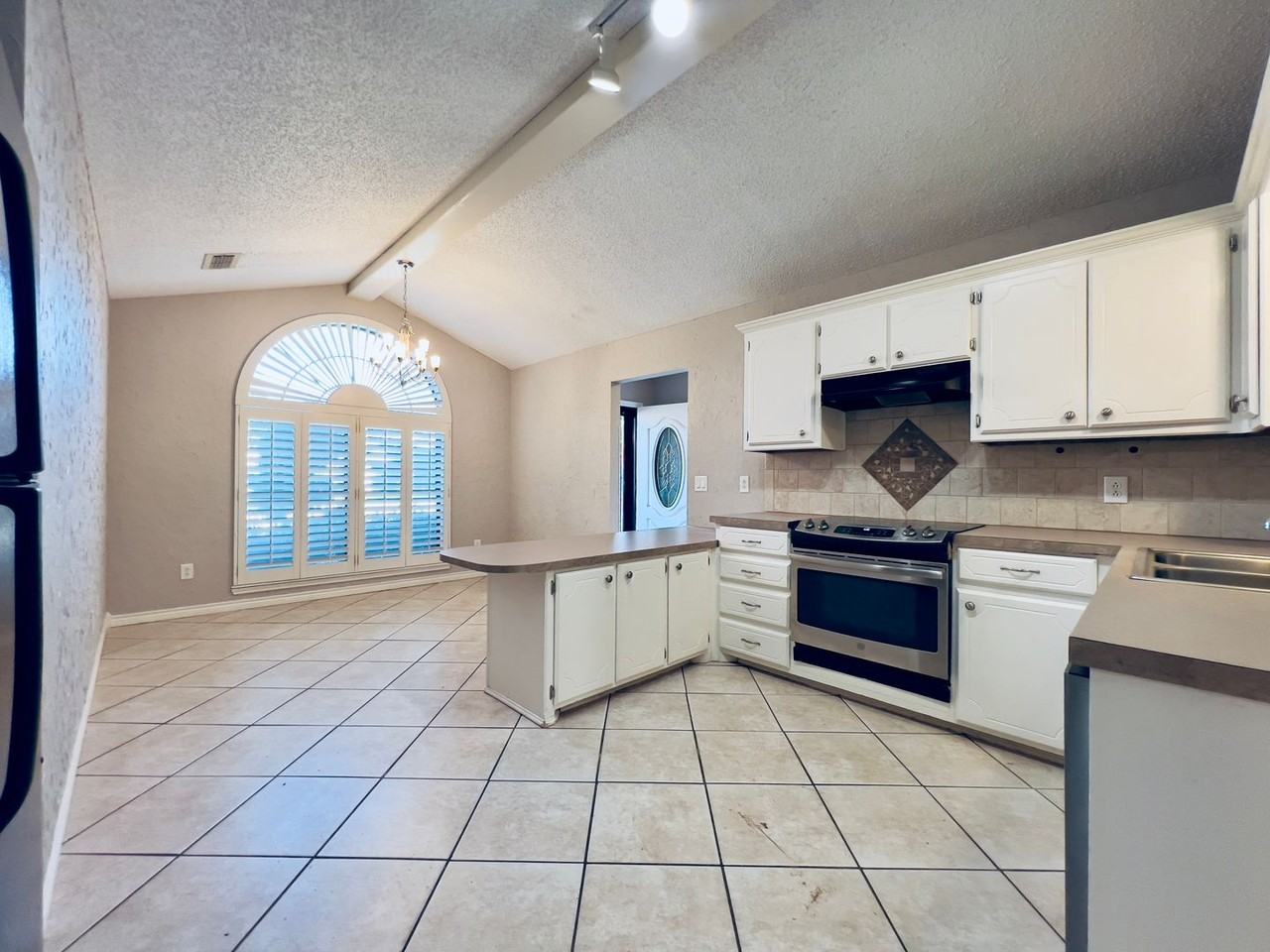 6904 Genoa Ave - Photo 7 of 20