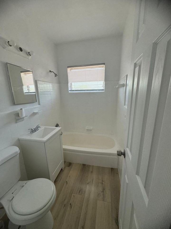 Sharazad Apts - Photo 3 of 8