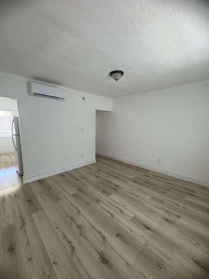 Sharazad Apts - Photo 4 of 8