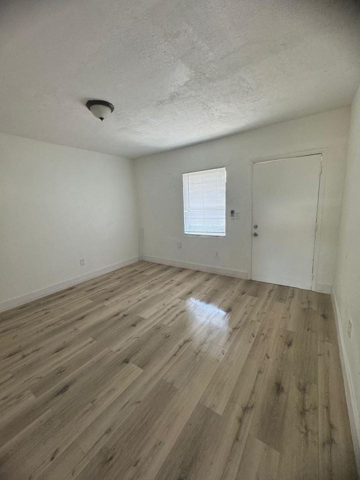 Sharazad Apts - Photo 5 of 8