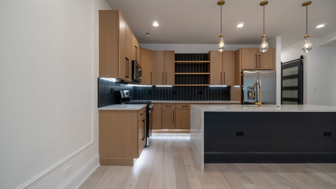 4745 N Beacon St #2S - Photo 3 of 50