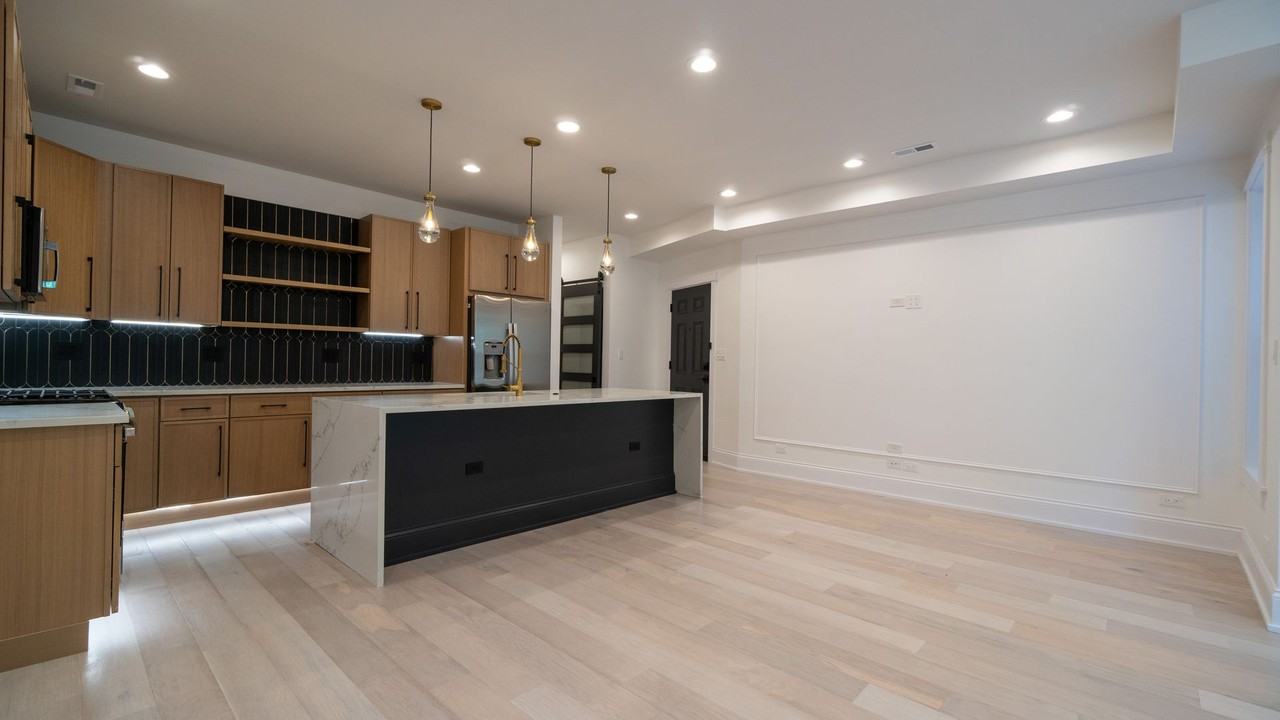 4745 N Beacon St #2S - Photo 5 of 50