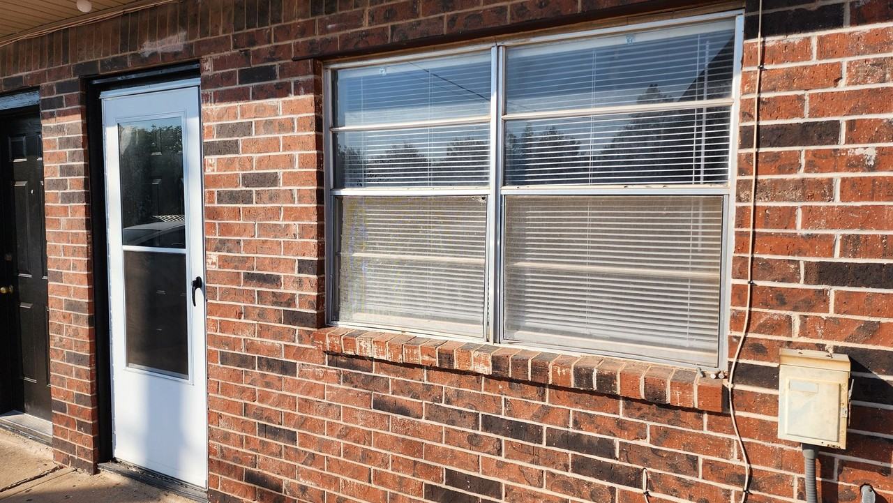 320 E Edwards St #16 - Photo 3 of 13